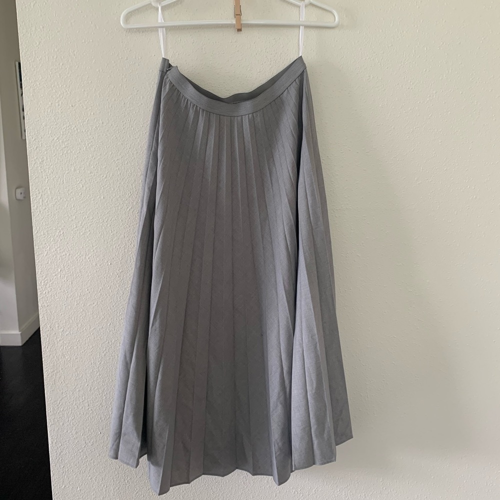 Uniqlo pleated skirt
